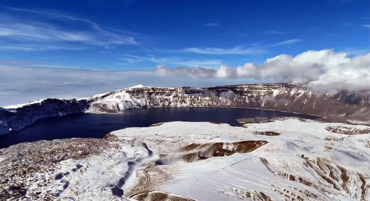 Nemrut Krater Gölü Kış Manzarasıyla Büyülüyor