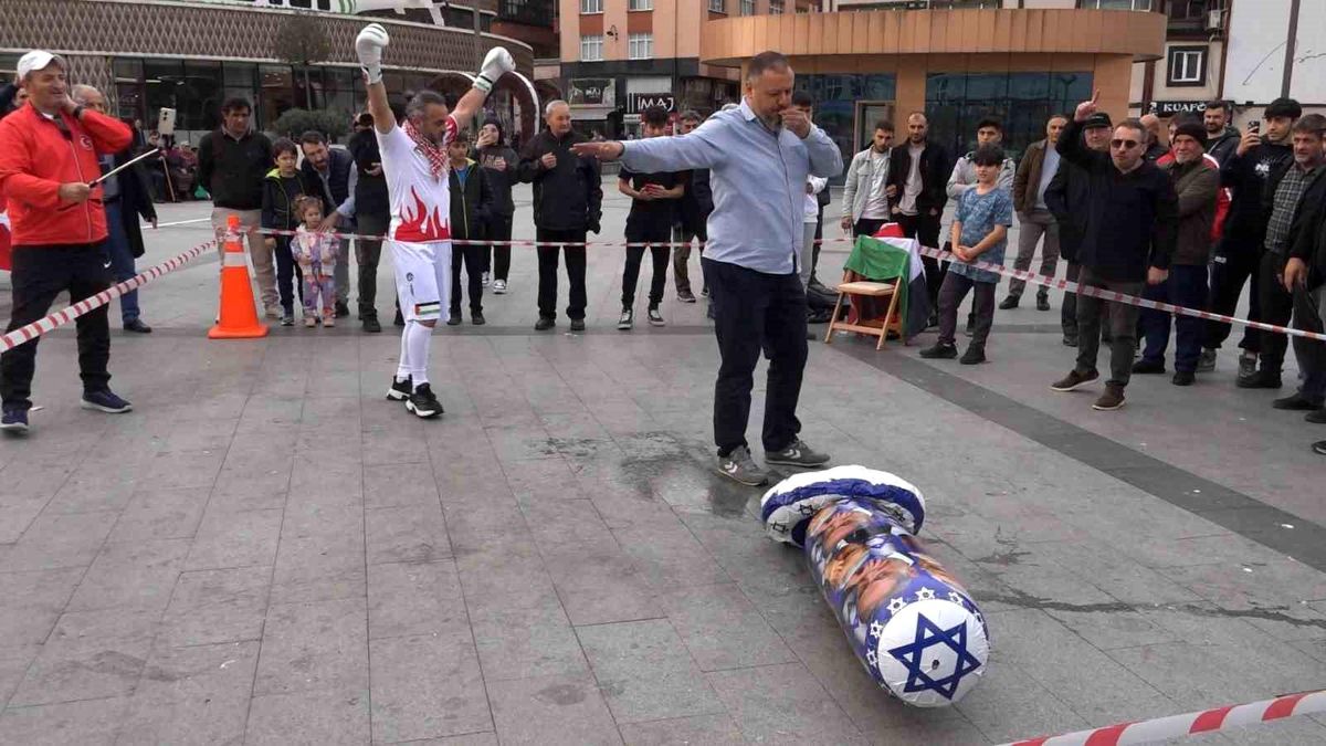 Rize\'de İsrail Protestosu: Boks Performansı