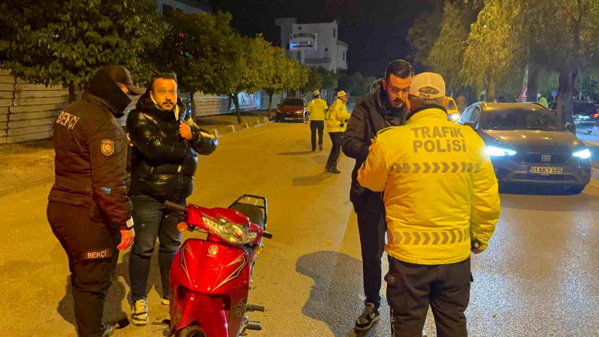 Adana\'da Plakasız Motosikletle Gazetecilere Tepki