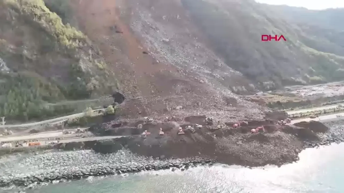 Artvin\'de Heyelan Sonrası Ulaşımda Deniz Yolu Kullanıldı