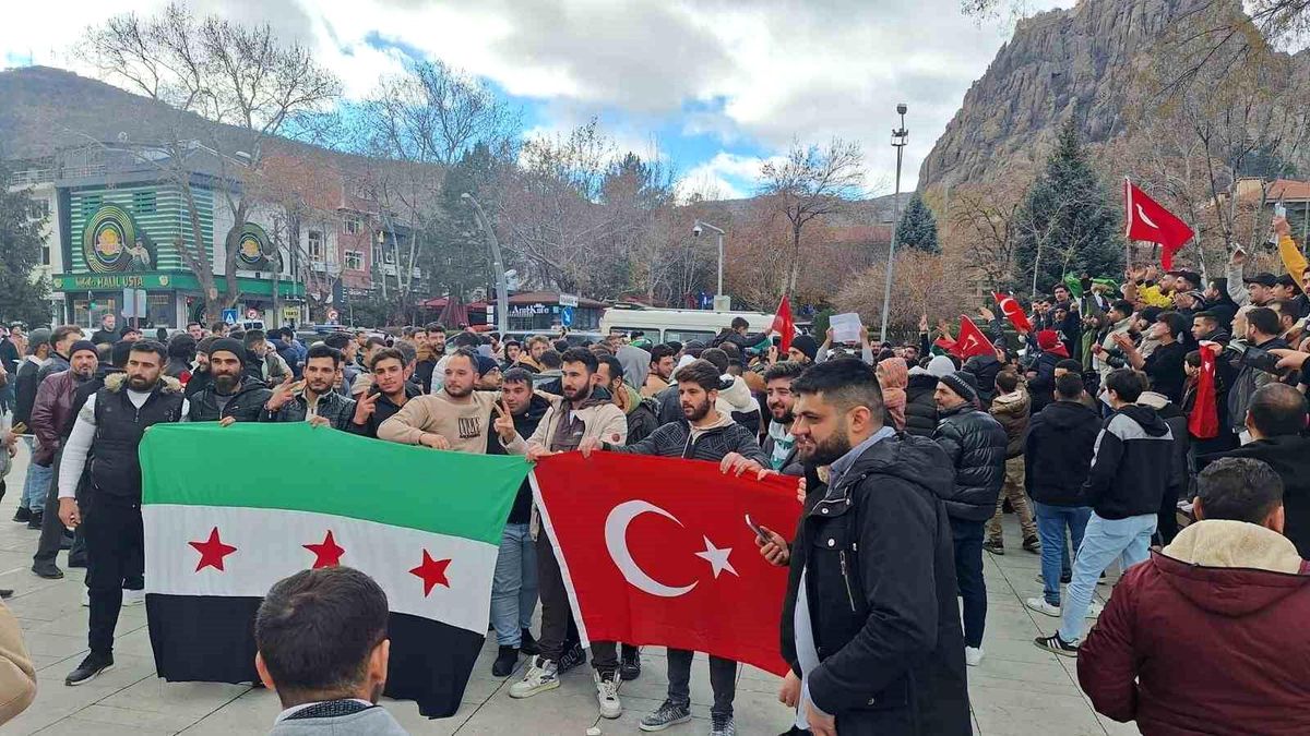 Suriye\'de rejimin düşüşü Afyonkarahisar\'da sevinçle karşılandı