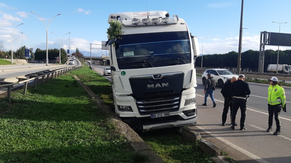 Kocaeli\'de Tanker Kazası: Sürücü Yaralandı