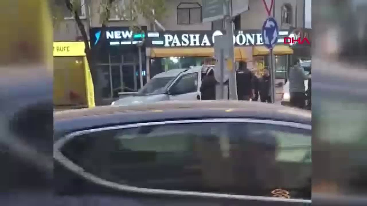 Bursa\'da Trafikte Yol Vermeme Kavgası Yumruklara Dönüştü