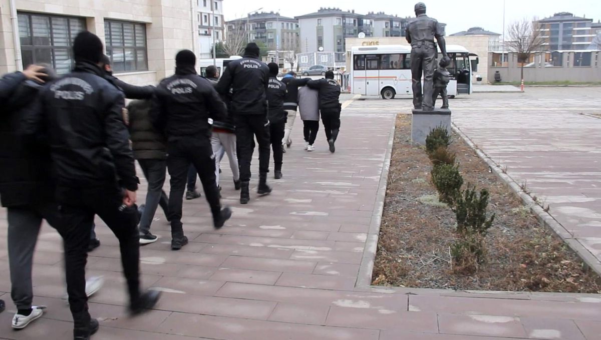 Dolandırıcılık Çetesi Çökertildi