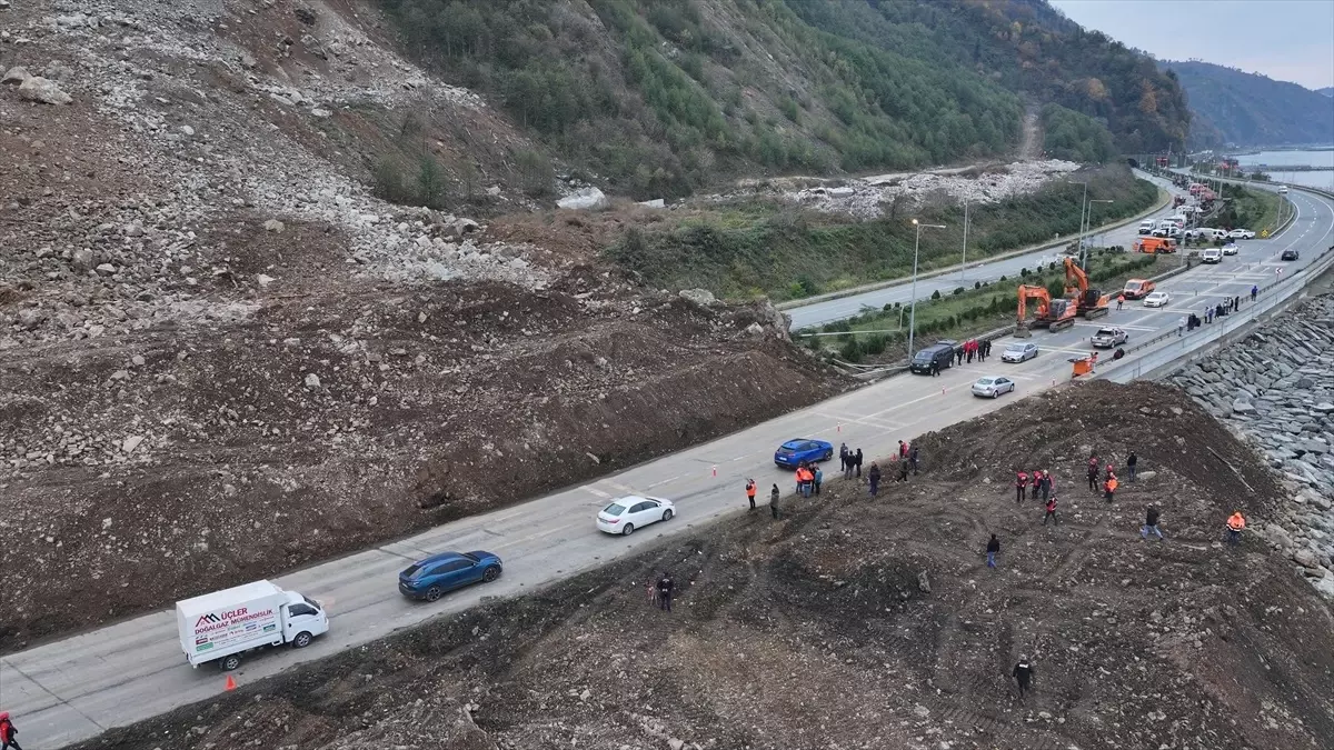 Arhavi\'de Heyelan Çalışmaları Devam Ediyor