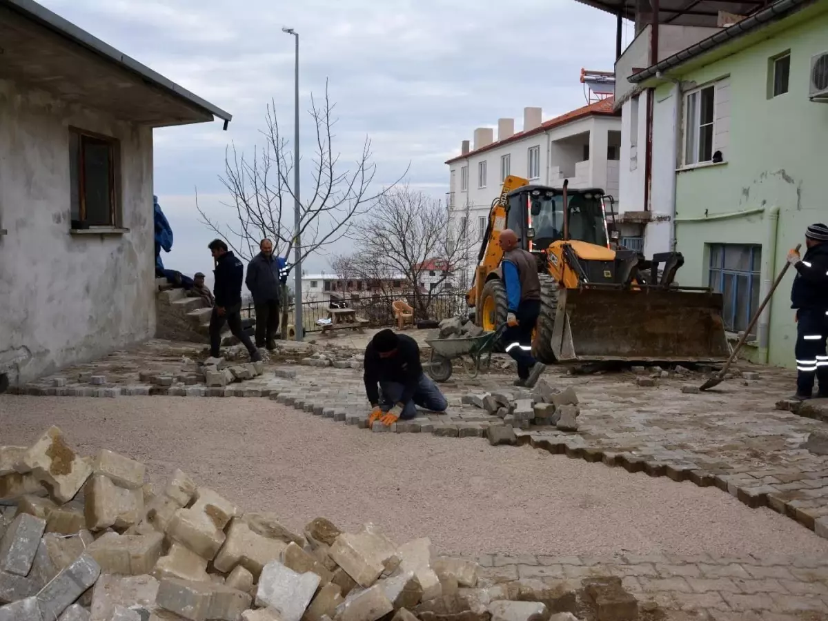 Babadağ\'da Kilit Parke Taşı Döşeme Çalışmaları Hızla Devam Ediyor