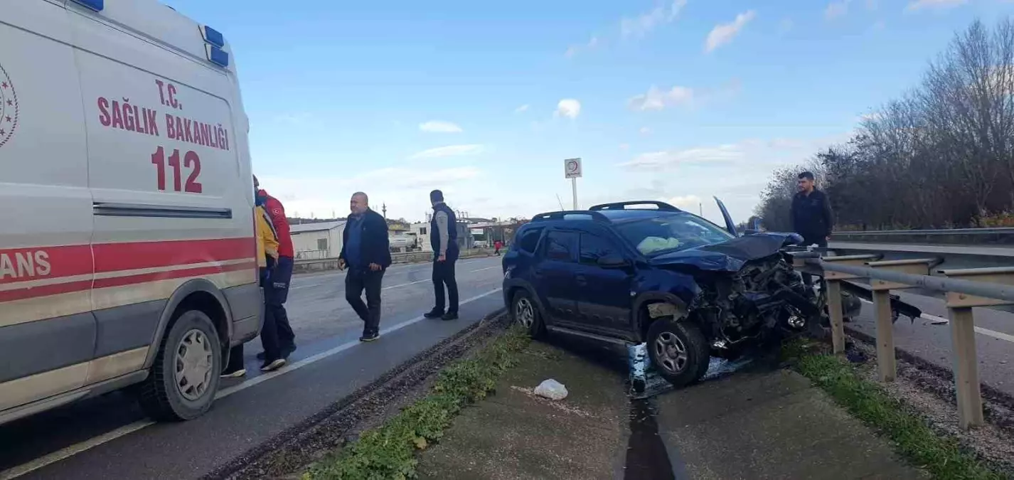 Susurluk\'ta Trafik Kazası: Sürücü Yaralı