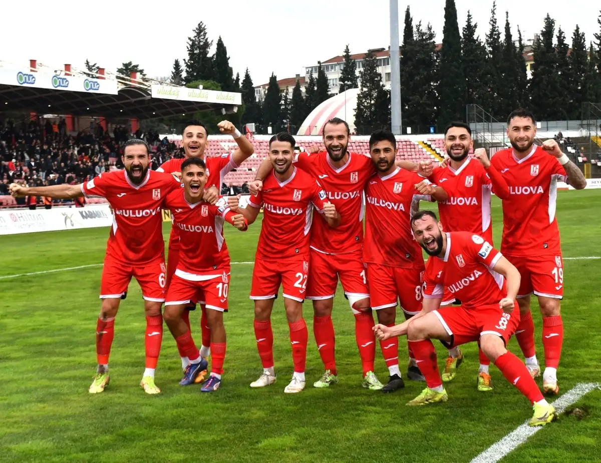 Balıkesirspor\'dan 3 Maçta 3 Galibiyet: Zirveye Yerleşti