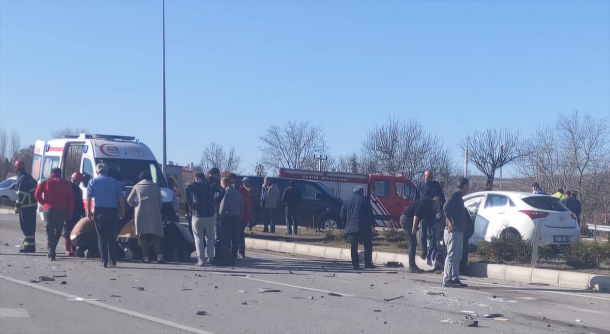 Çorum\'da Trafik Kazası: 1 Ölü, 3 Yaralı