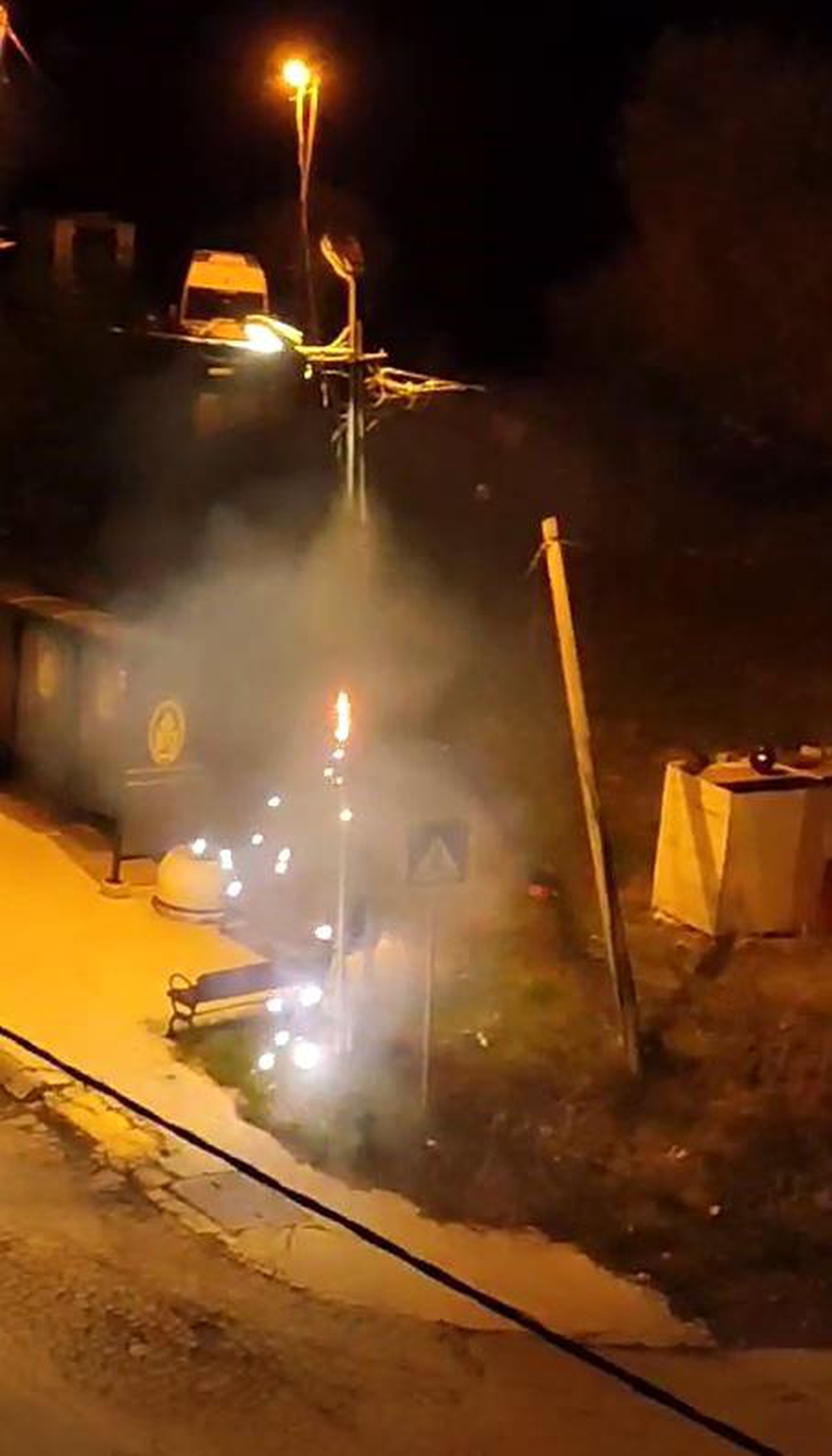 Arnavutköy\'de Bomba Gibi Patlayan Elektrik Direği Korkuttu