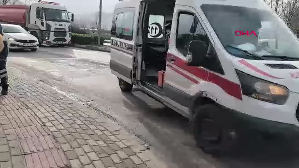 Bursa\'da Trafik Kazası: 1\'i Çocuk 2 Yaralı