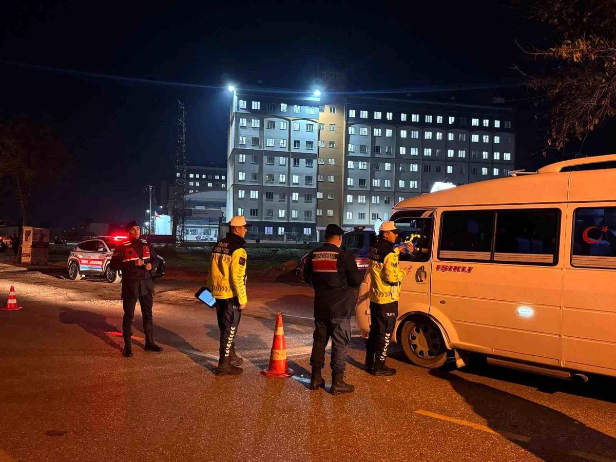 Aydın\'da Jandarmadan Üniversite Öğrencilerine Denetim