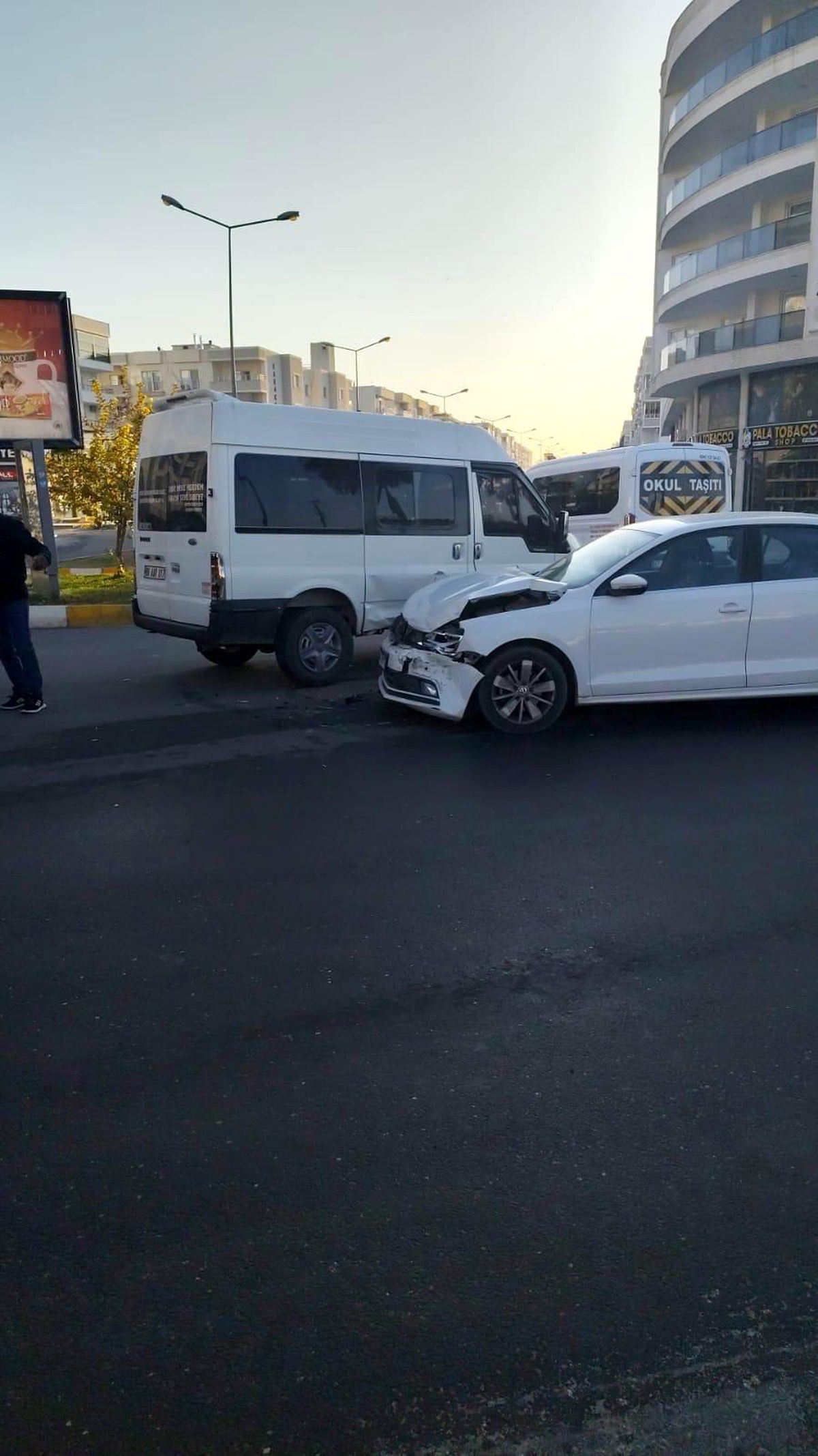 Nusaybin\'de Kaza: Otomobil ile Minibüs Çarpıştı