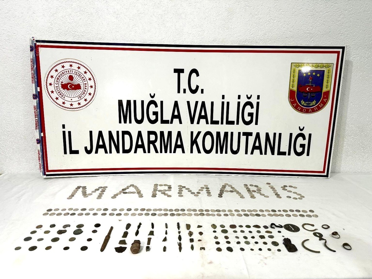 Marmaris\'te Tarihi Eser Kaçakçılığı Operasyonu