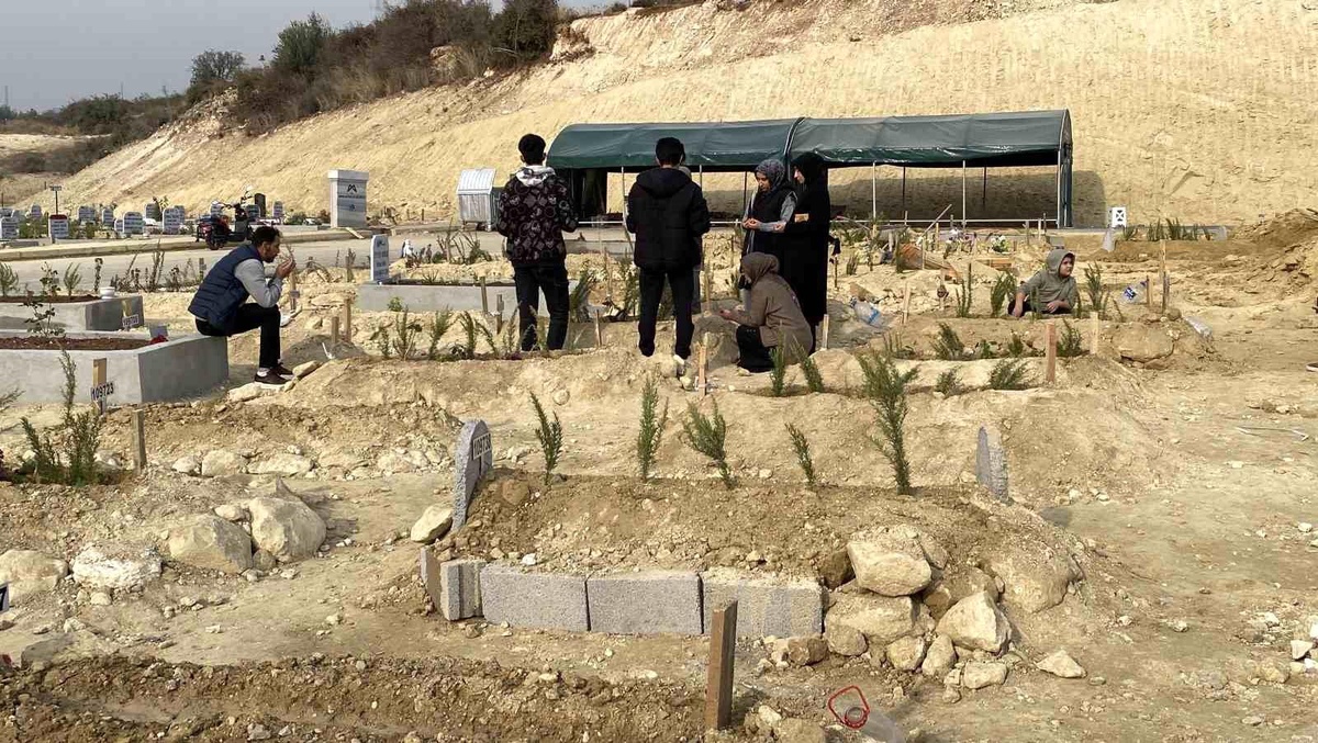Mersin\'de 8 Yaşındaki Çocuk Gözyaşlarıyla Defnedildi