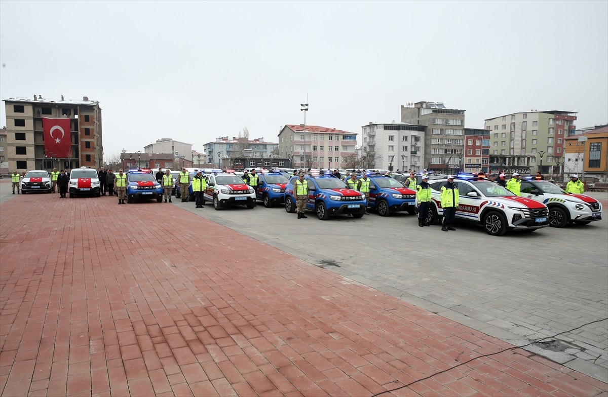 Muş\'ta Jandarmaya 41 Yeni Araç Teslim Edildi