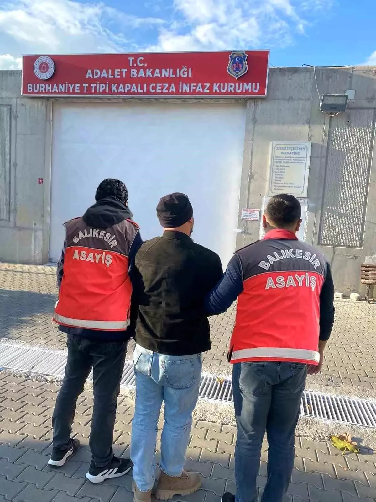 Aranan Hükümlü Ayvalık\'ta Yakalandı