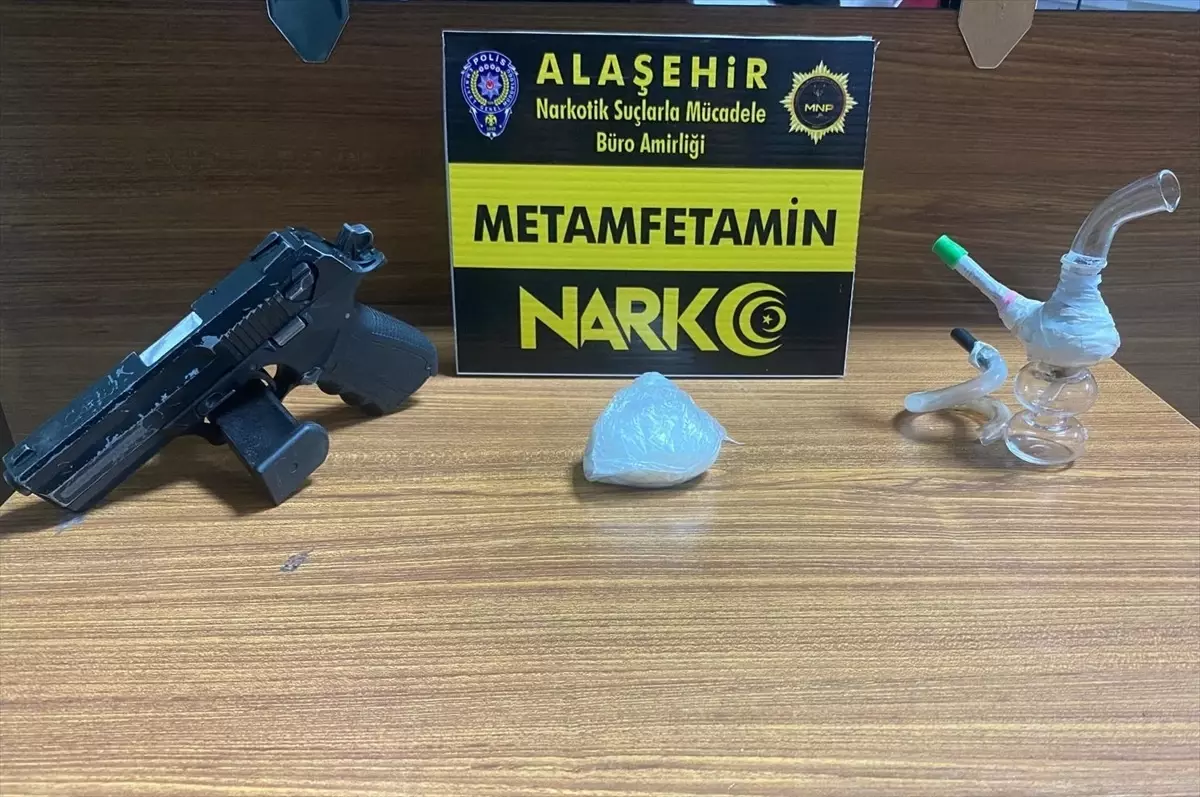 Alaşehir\'de Uyuşturucu Operasyonu: 3 Tutuklama
