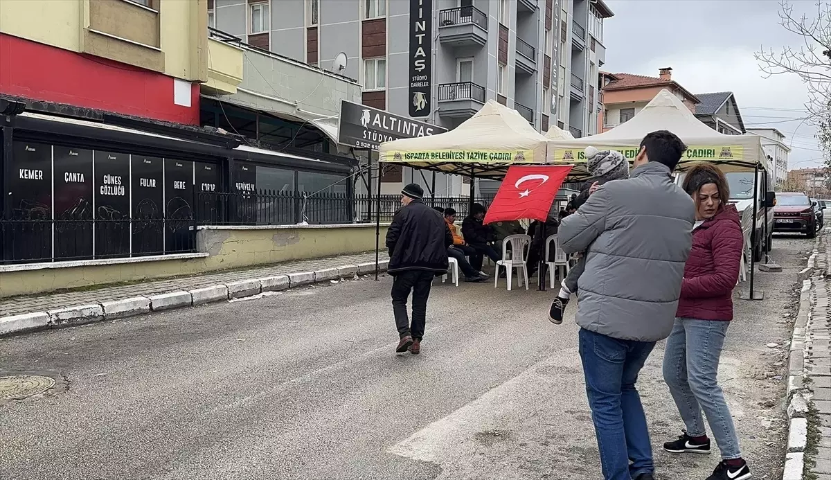 Şehit Astsubay Kıdemli Çavuş Hüseyin İpek\'in Isparta\'daki ailesine şehadet haberi verildi