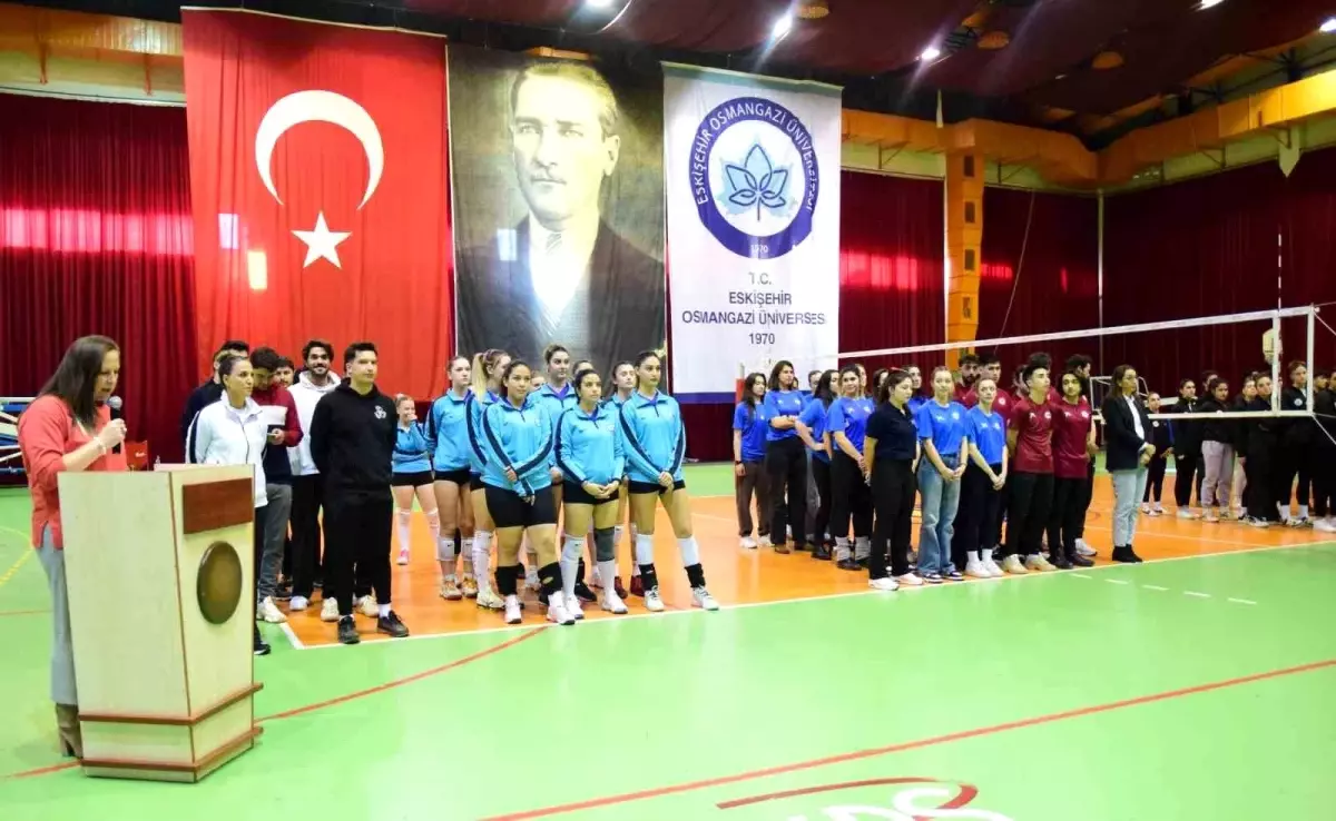 ÜNİLİG Voleybol Bölgesel Lig Müsabakaları Eskişehir\'de Başladı