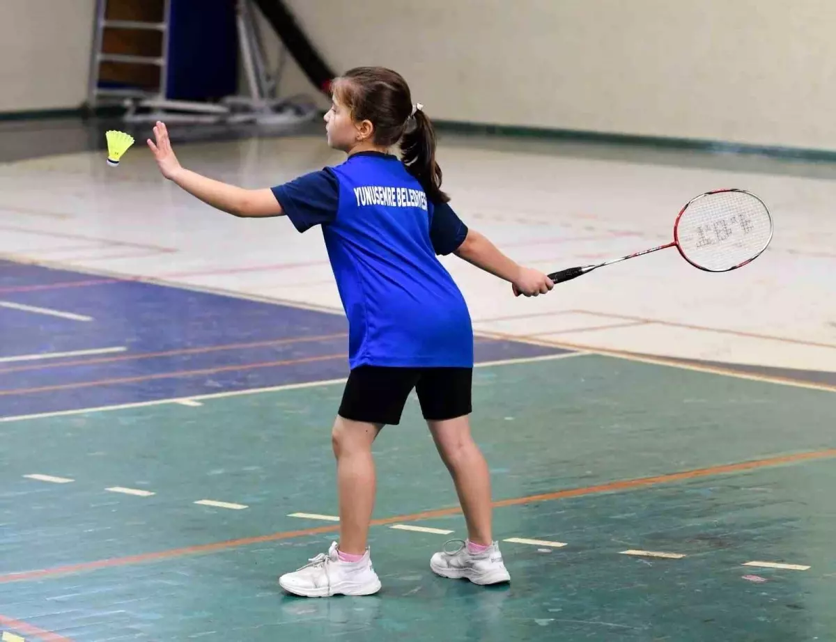 Yunusemre Belediyespor\'un Badmintoncuları 5 Madalya Kazandı