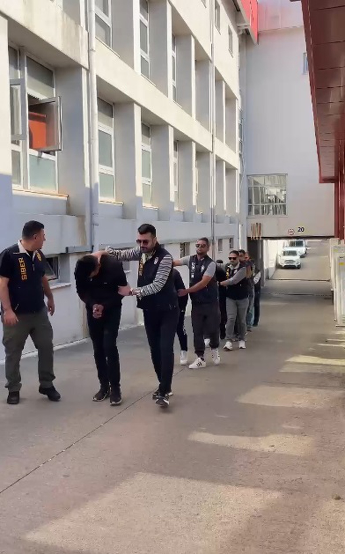 Adana\'da Yasa Dışı Bahis Operasyonunda 5 Kişi Tutuklandı