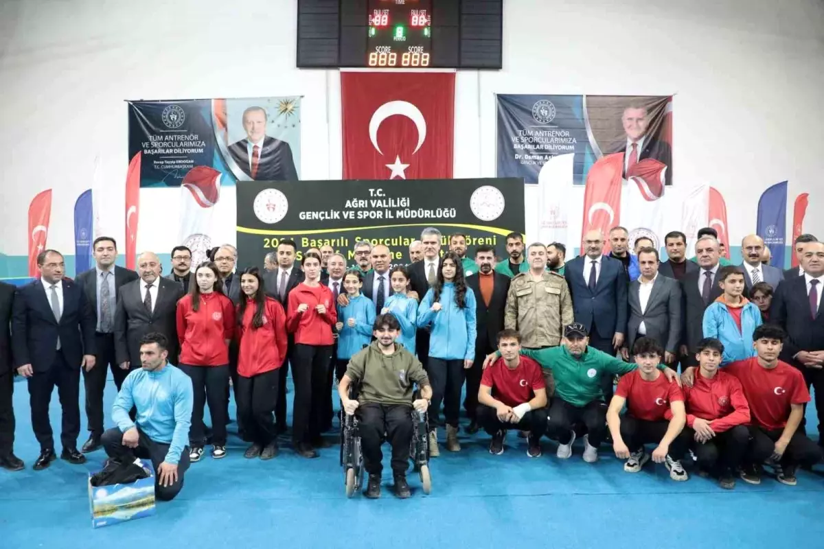 Ağrı\'da Spor Malzemeleri Dağıtımı Yapıldı