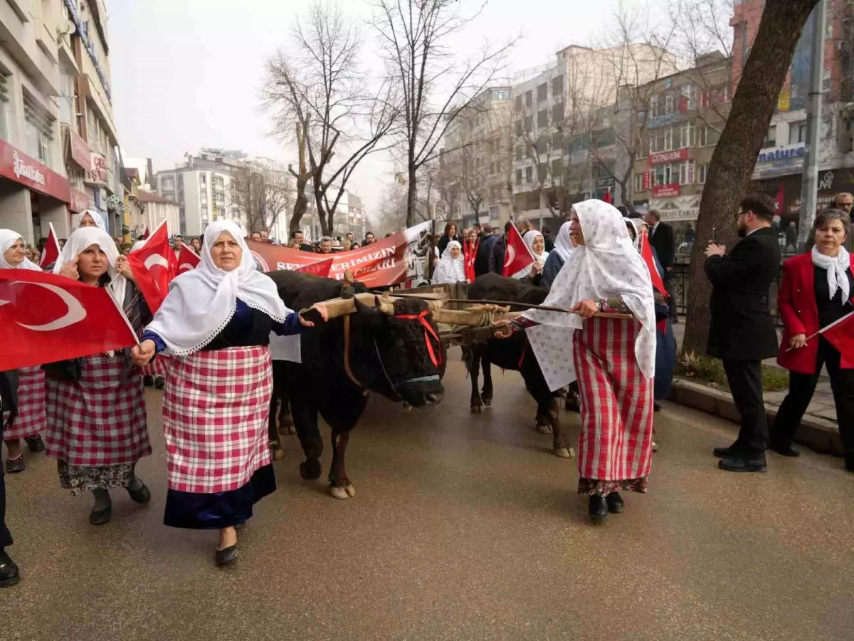 Anadolu\'nun işgaline karşı tek yürek olan kadınların milli mücadele ruhu 105 yıl sonra yaşatıldı