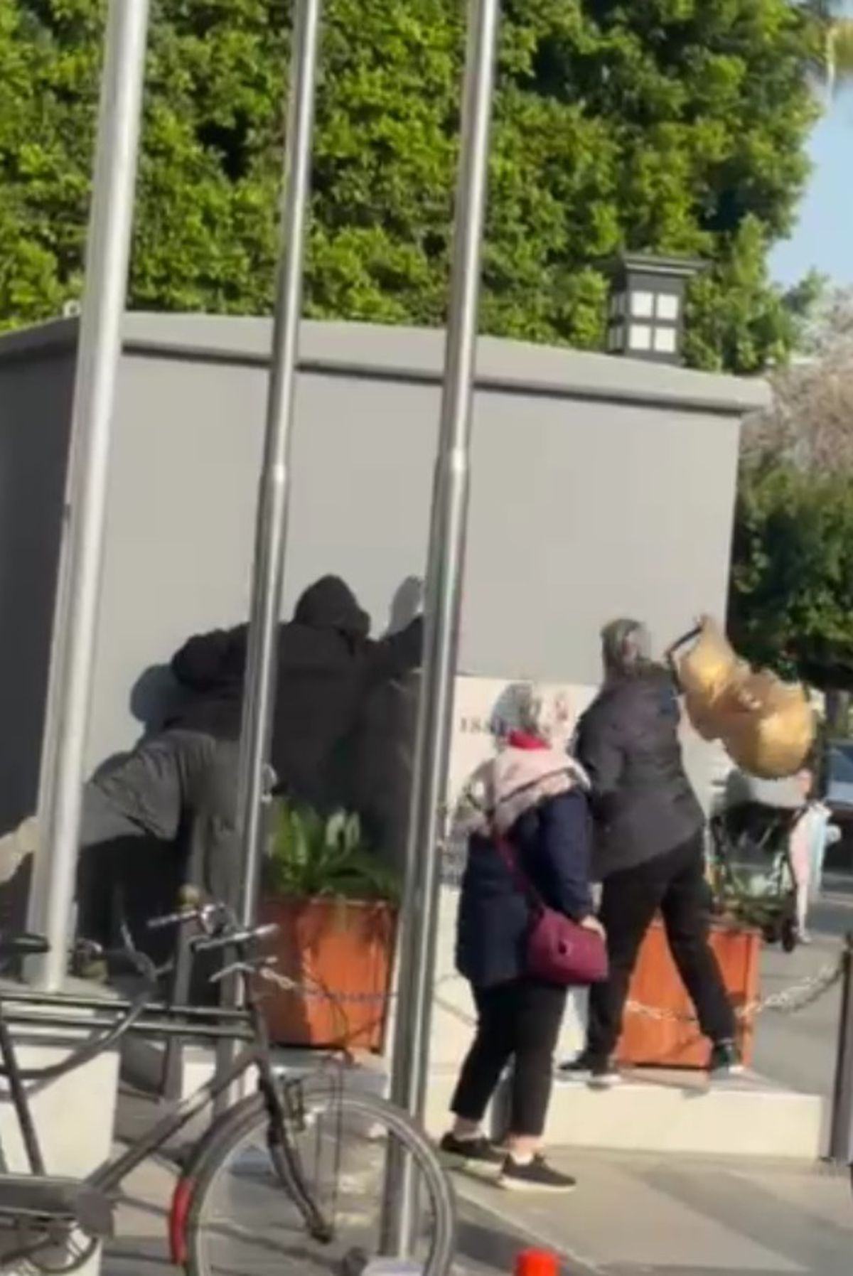 Mersin\'de Atatürk Büstüne Saldırı: Şüpheli Tutuklandı