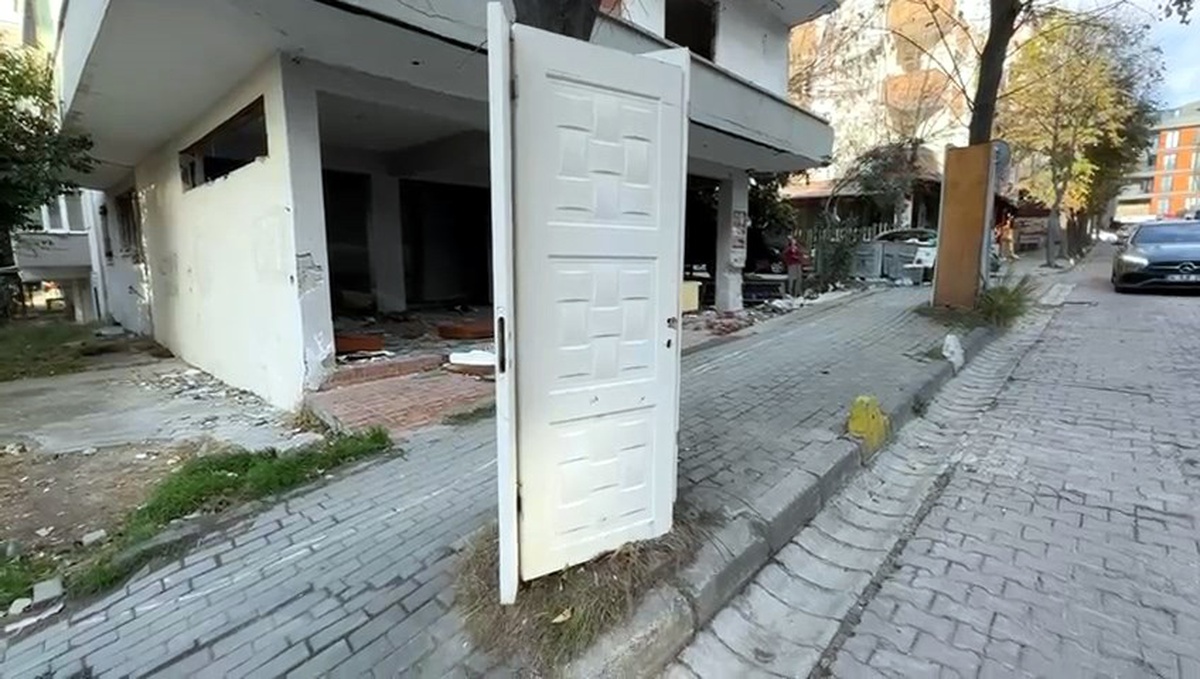 Kentsel Dönüşümde Bayrağa Saygı: Yıkım Durduruldu