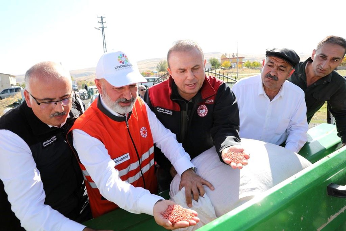 Başkan Çolakbayrakdar, "Kırsal mahallelerde geleceği inşa eden hizmetlere imza attık"