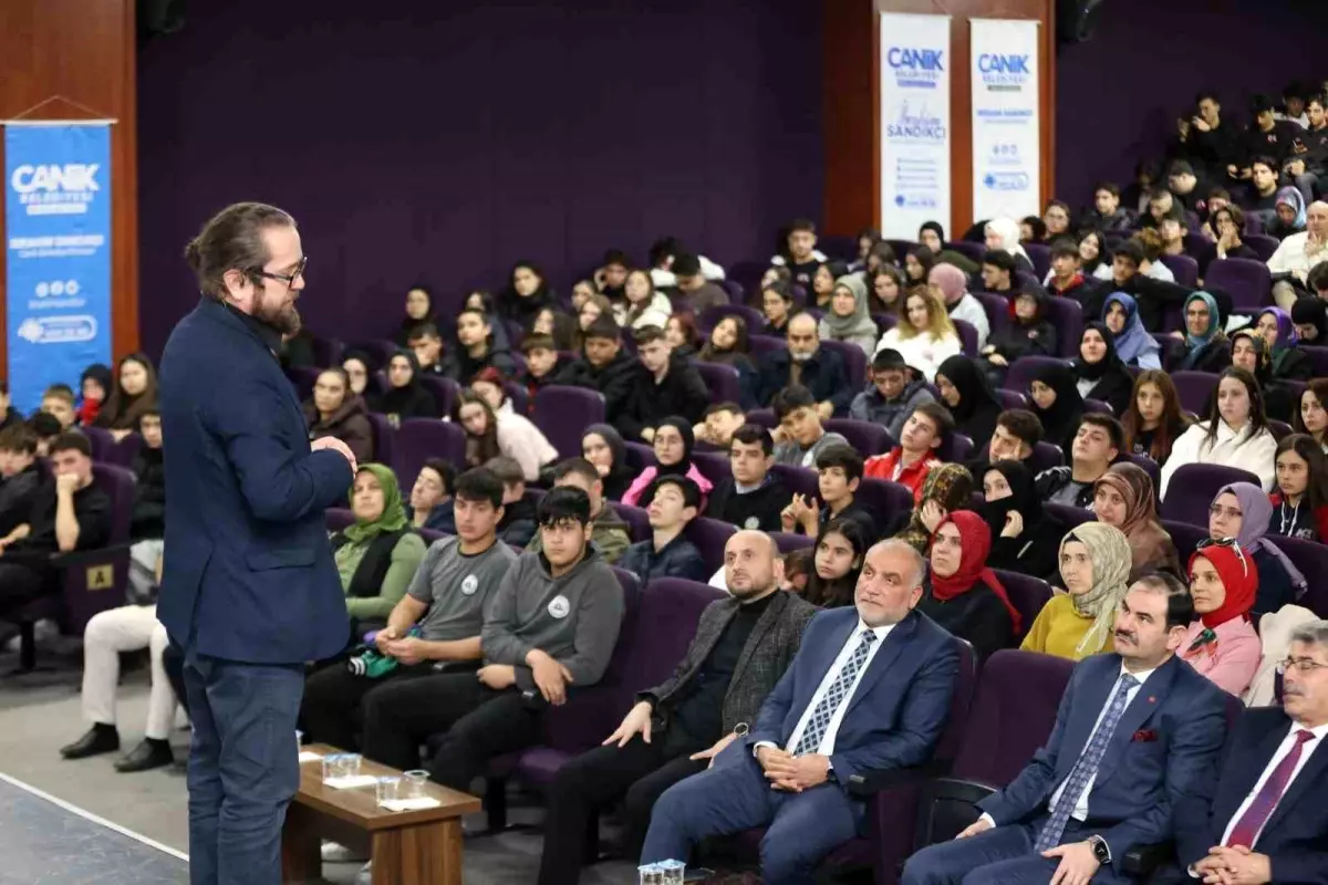 Canik Belediyesi\'nden \'Siber Dünyada Kendimizi ve Vatanımızı Korumak\' Konferansı