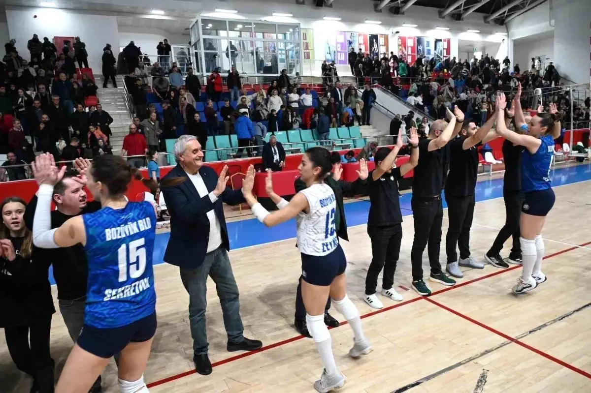 Bozüyük Belediyesi Kadın Voleybol Takımı 8. Galibiyetini Aldı