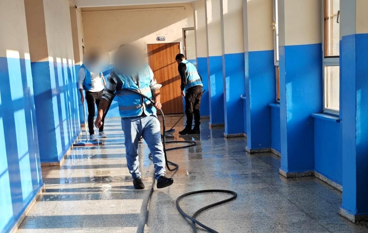 Cizre\'de Yükümlüler Okul Temizliği Yaptı