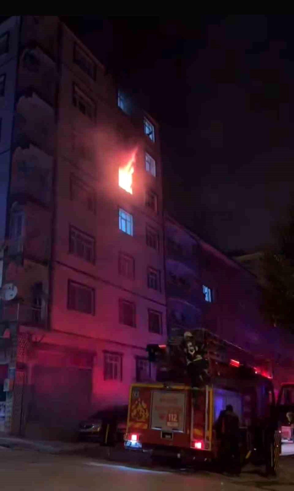 Elazığ\'da apartman yangını korkuttu
