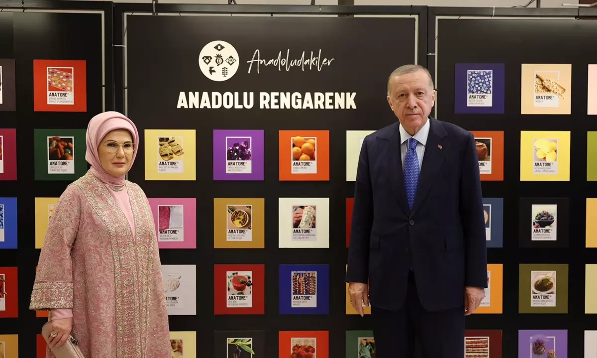 Emine Erdoğan, \'Anadoludakiler\' Projesi Sergisini Ziyaret Etti