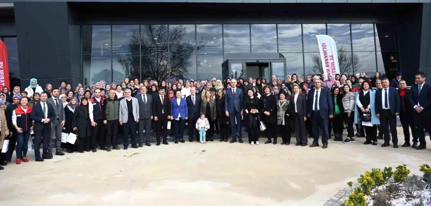 Denizli\'de Kadın Üreticilere Süt Hijyeni Eğitimi