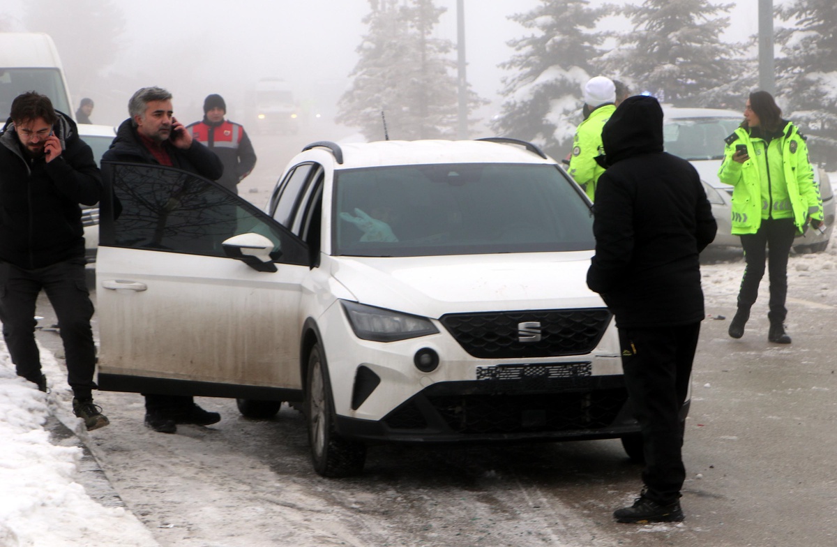 Erzurum\'da Sis ve Buzlanma Zincirleme Kazalara Sebep Oldu