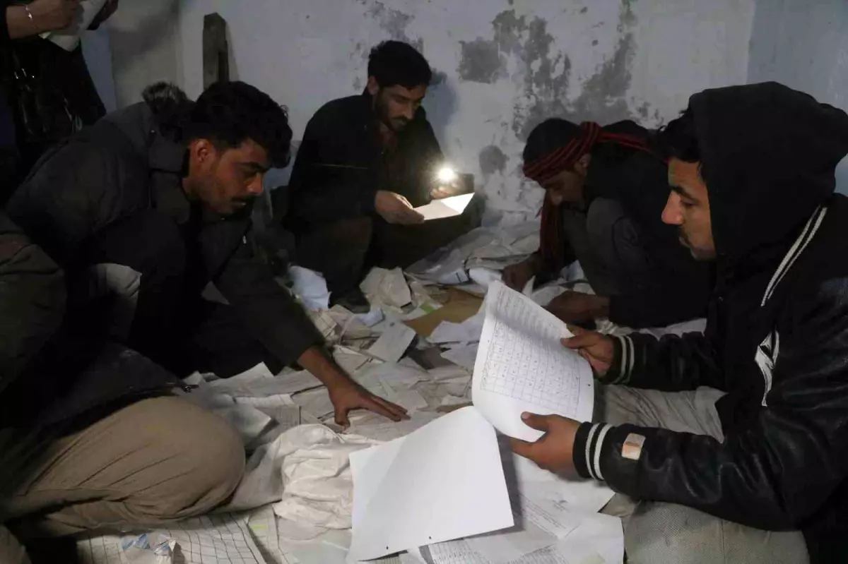 Sednaya Hapishanesi\'nde Cansız Bedenler Presleniyor