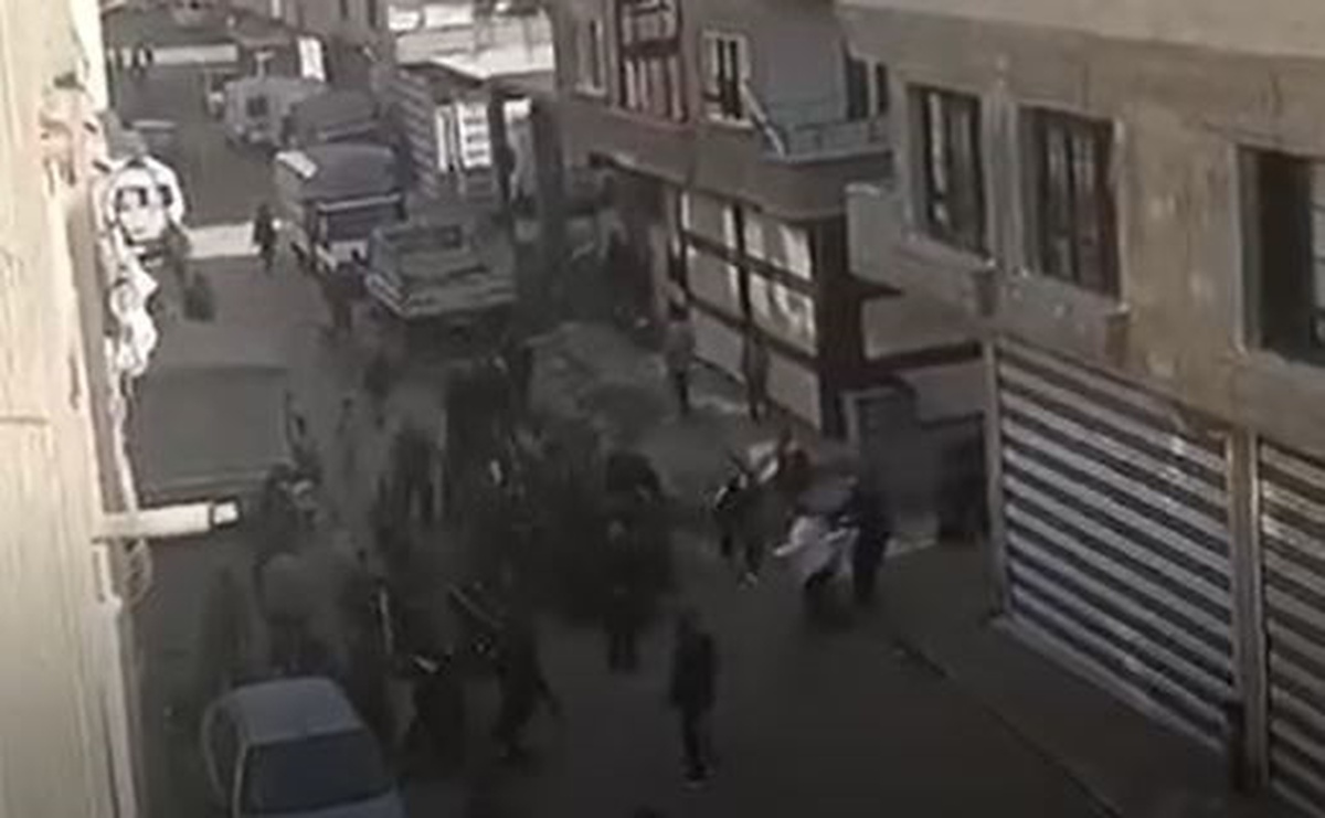 Gaziantep\'te Husumetli Aileler Arasında Silahlı Kavga: 6 Aylık Hamile Kadın ve Çocuk Yaralandı