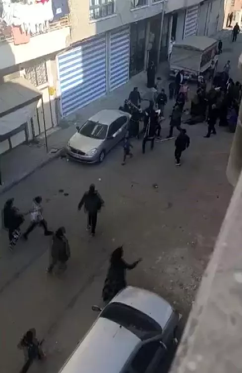 Gaziantep'te Husumetli Aileler Arasında Silahlı Kavga: Hamile Kadın Hayatını Kaybetti Gaziantep'te Husumetli Aileler Arasında Silahlı Kavga: Hamile Kadın Hayatını Kaybetti