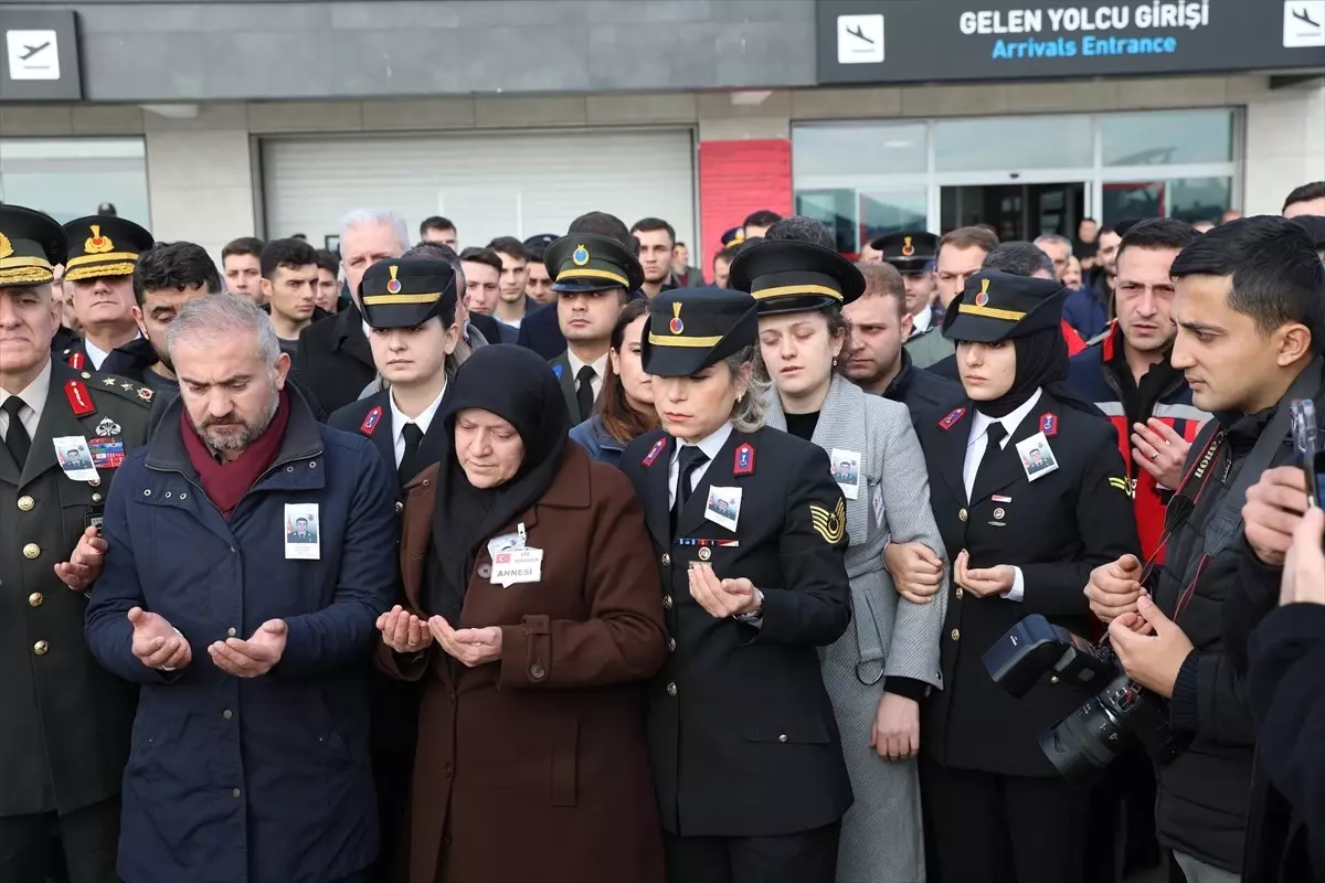 Isparta\'da helikopter kazasında şehit olan Teğmen Dağlı\'nın cenazesi Amasya\'ya getirildi