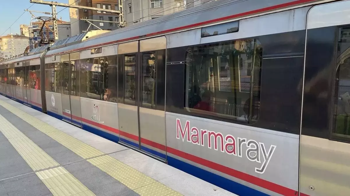 Marmaray\'da teknik arıza: Seferler iptal edildi