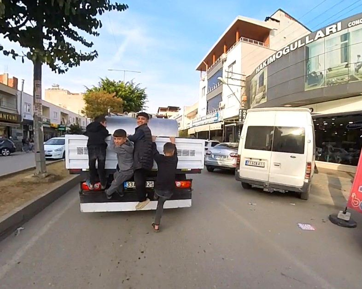 Mersin\'de Çocukların Tehlikeli Yolculuğu