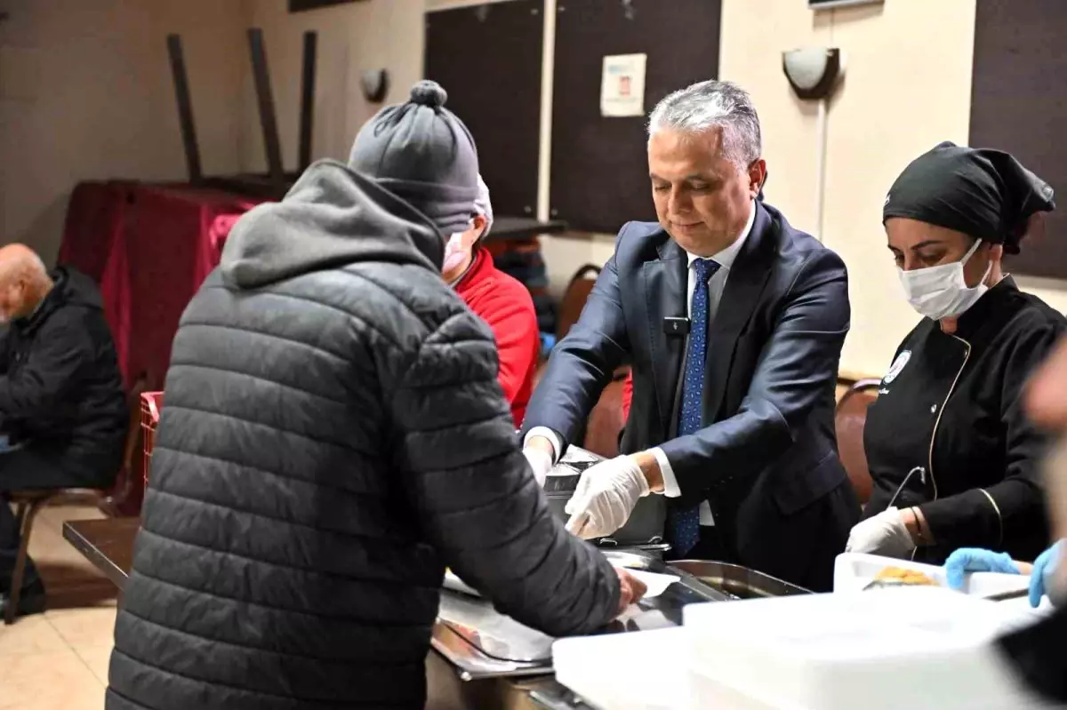 Muratpaşa Belediyesi, Ekonomik Kriz Ortamında Gıda Dayanışmasını Sürdürüyor