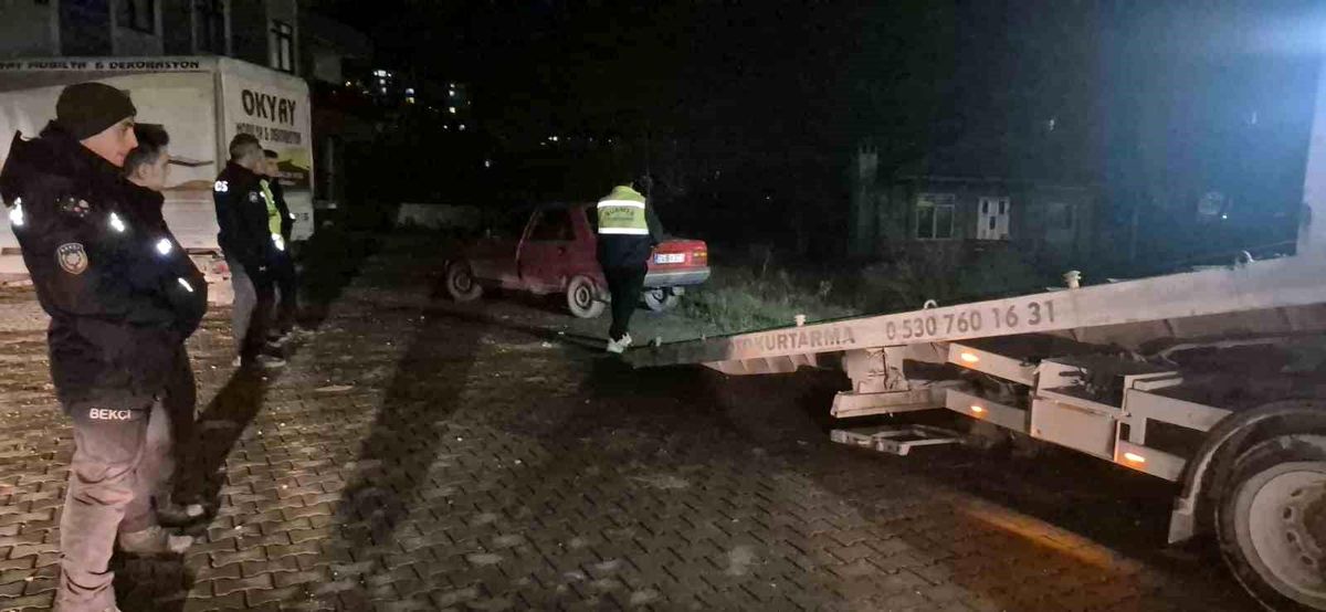 Bartın\'da Sürücü Kaçtı, Araç Otoparka Çekildi
