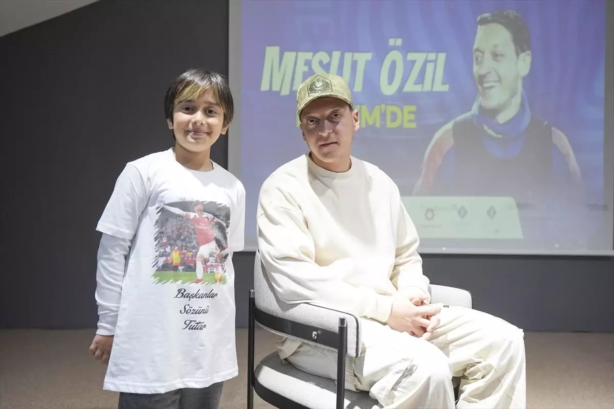 Küçük Başkan, Mesut Özil'i Okula Getirdi