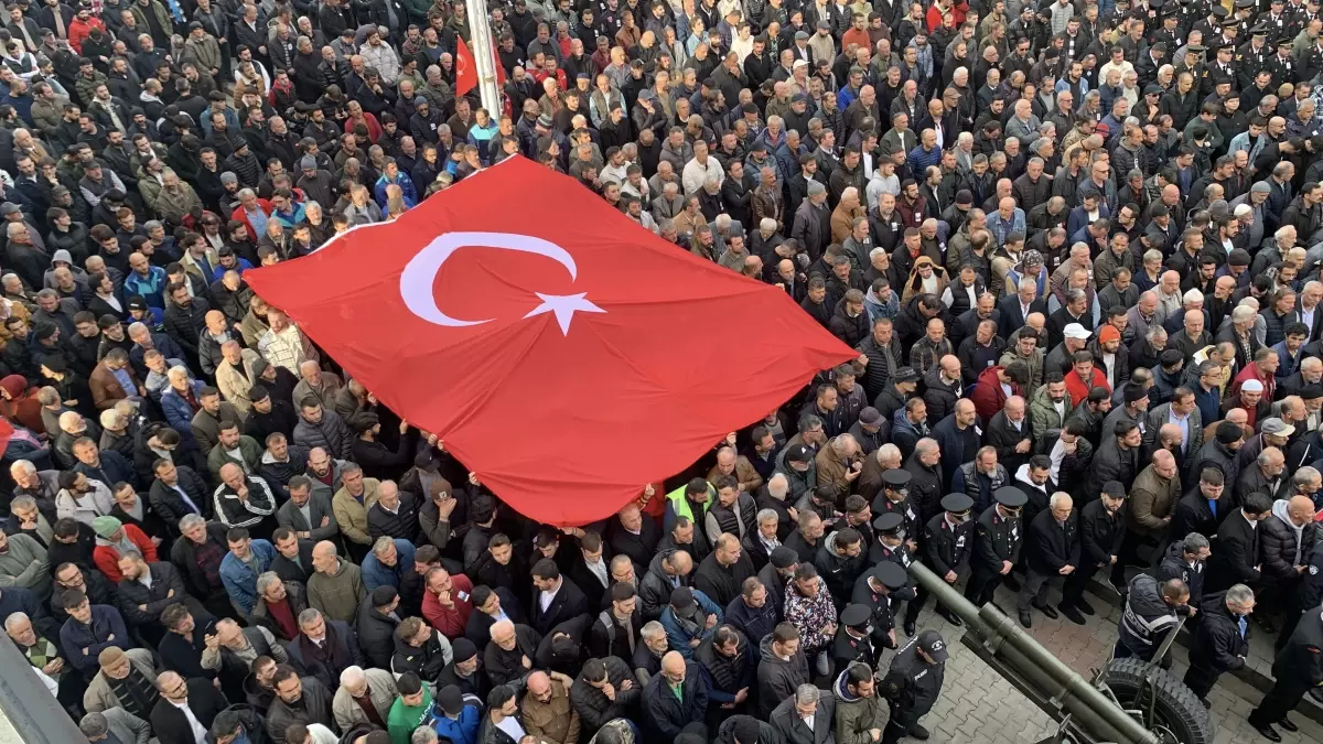 Şehit Teğmen Kalyoncu\'nun cenazesi, Rize\'de toprağa verildi (2)