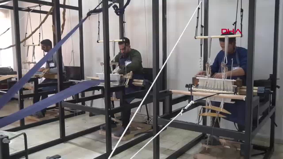 Siirt\'te \'Şal Şepik\' Kumaşı İçin Dokuma Atölyesi Açıldı