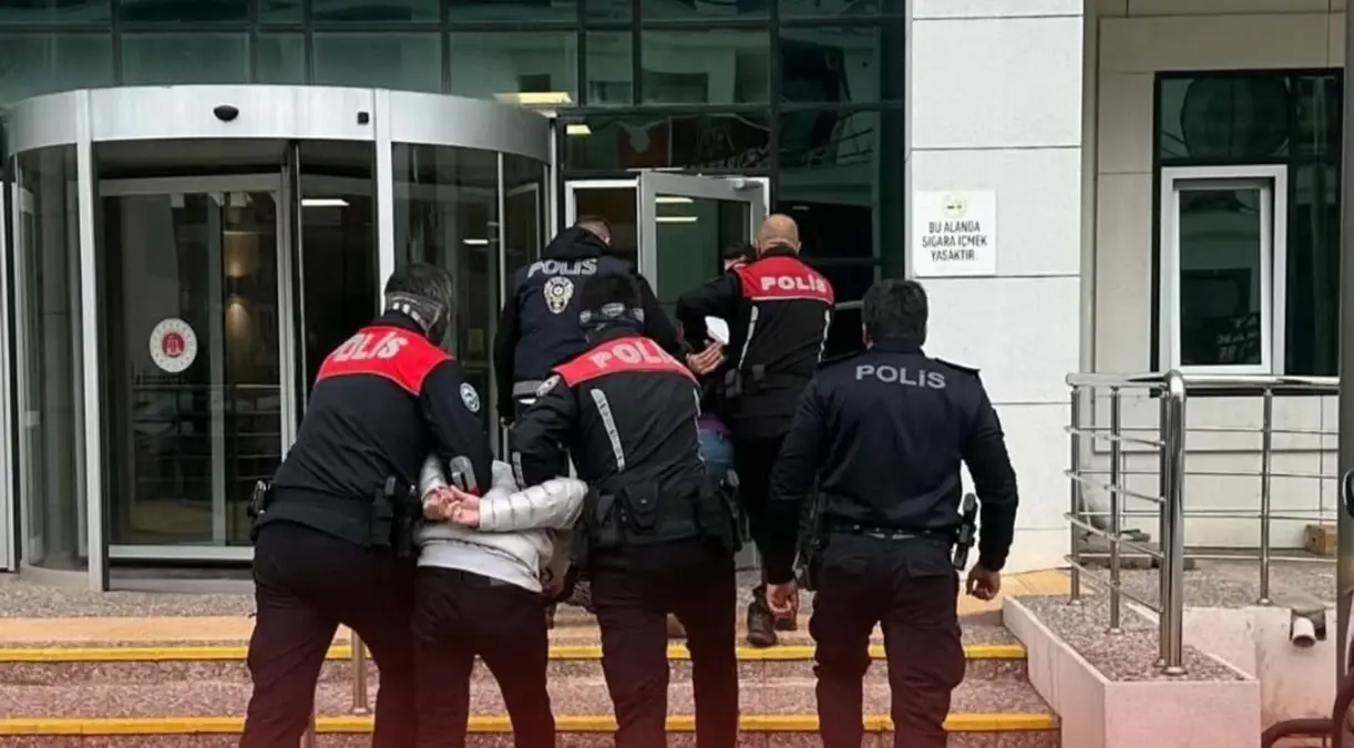 Sosyal medyada şehit polis memuruna hakaret iddiasına 2 gözaltı